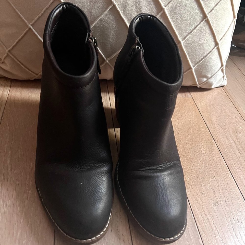 Cole Haan Brown Booties Women size 8